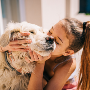 Estudo australiano aponta que crianças que crescem com cachorros têm comportamento melhor no futuro